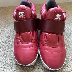 Sorel red out n about puffer 6.5 excellent